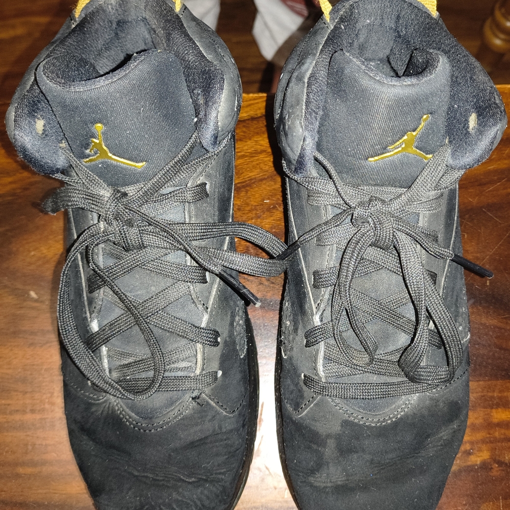 Jordan Men's Black and Yellow Sneakers